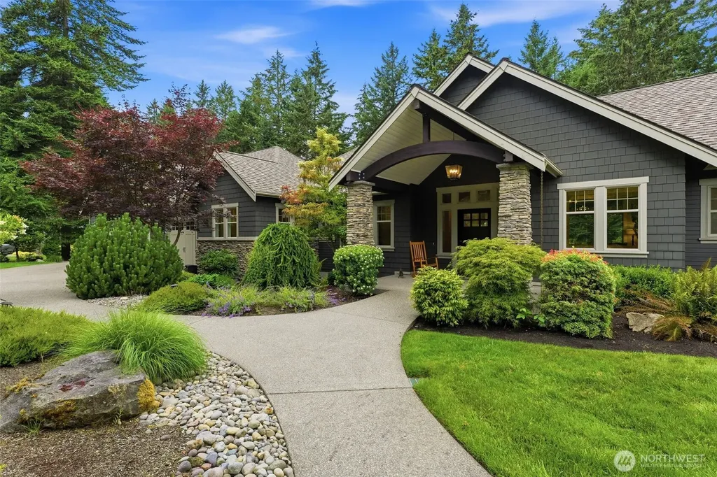 605 Hyak Way Fox Island WA 98333