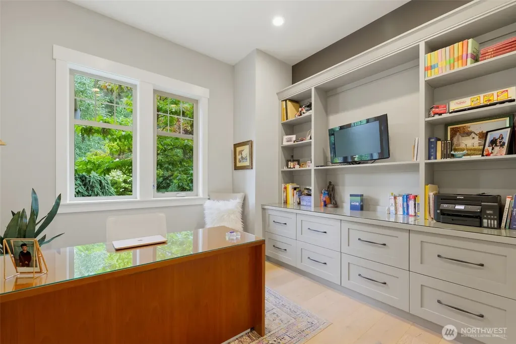 605 Hyak Way Fox Island WA 98333