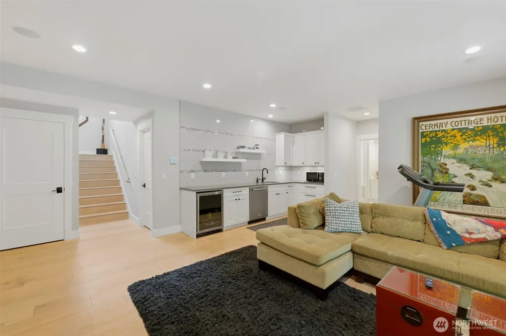 605 Hyak Way Fox Island WA 98333
