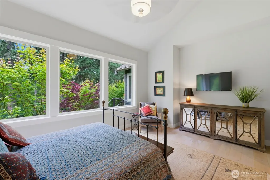 605 Hyak Way Fox Island WA 98333