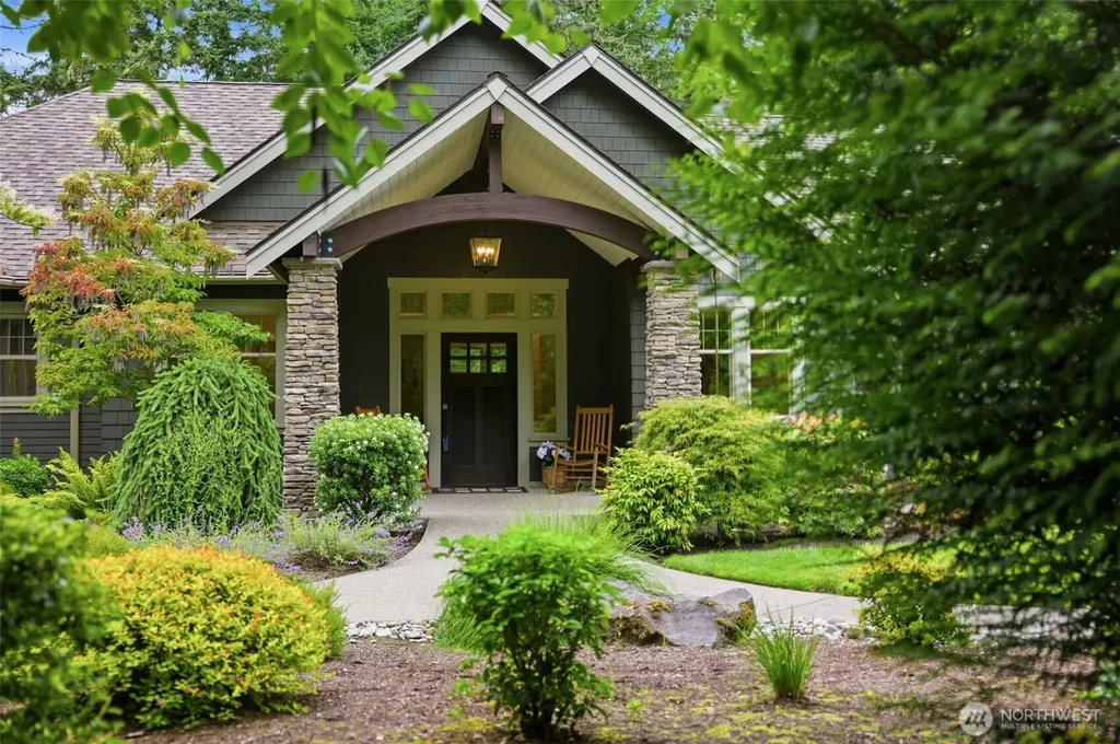 605 Hyak Way Fox Island WA 98333
