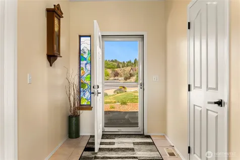 536 Hillcrest Circle Drive Omak WA 98841
