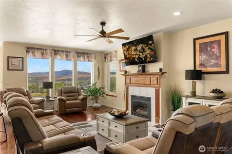 536 Hillcrest Circle Drive Omak WA 98841