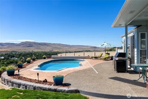 536 Hillcrest Circle Drive Omak WA 98841