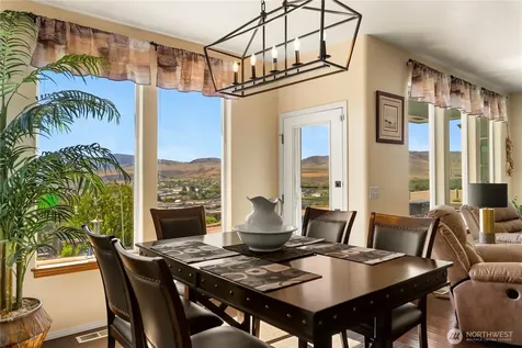536 Hillcrest Circle Drive Omak WA 98841