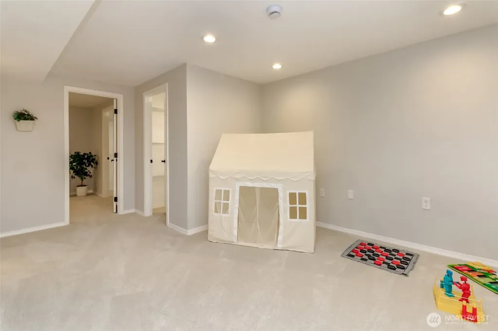 3716 SW 328th Place Puyallup WA 98023