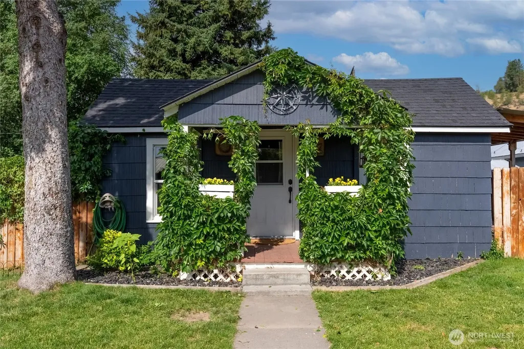 14 S Elm Street Omak WA 98841