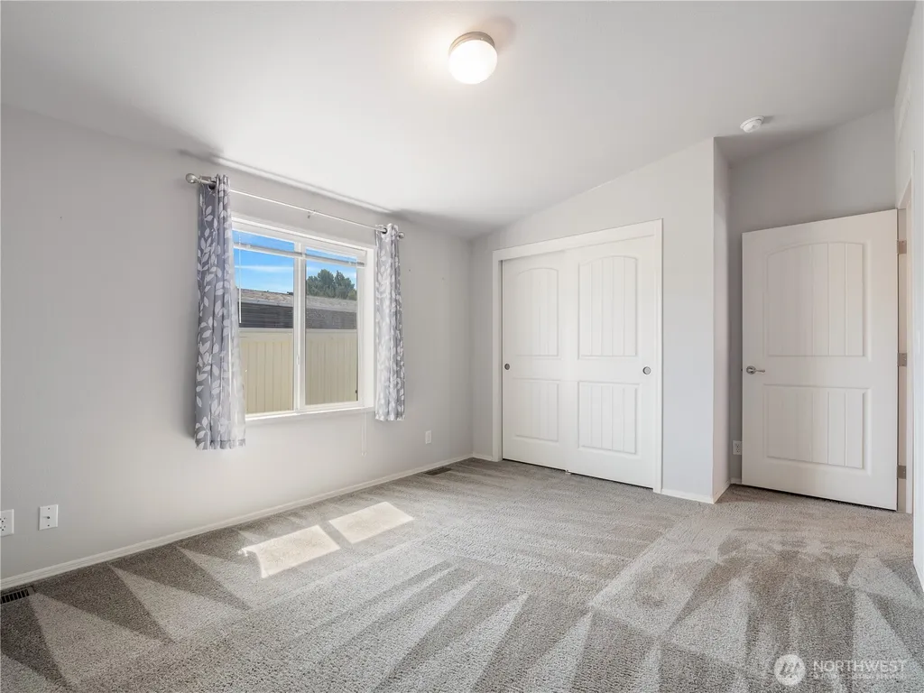 10713 61st Street E Puyallup WA 98372
