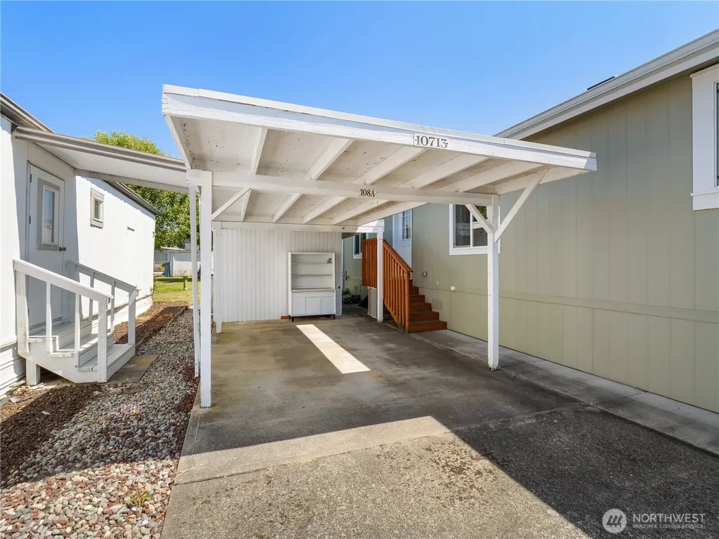 10713 61st Street E Puyallup WA 98372