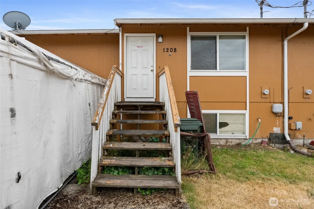 1208 111th Street S Tacoma WA 98444