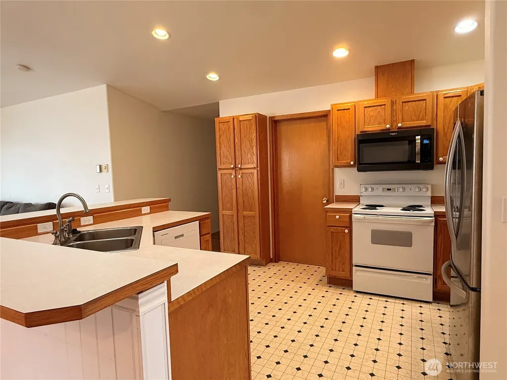 137 Canal Drive NE Ocean Shores WA 98569