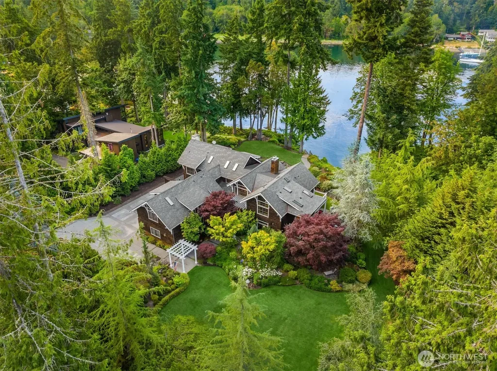 10374 Country Club Road Bainbridge Island WA 98110