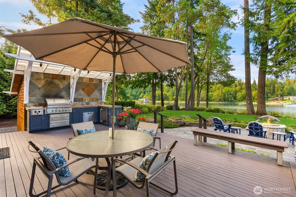 10374 Country Club Road Bainbridge Island WA 98110