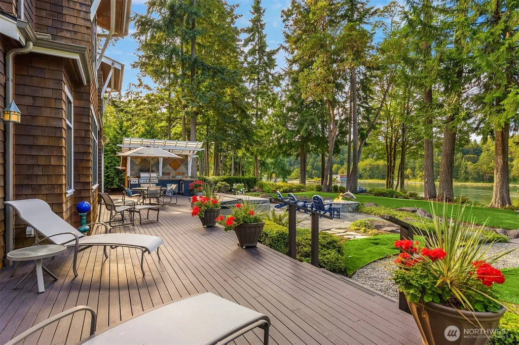 10374 Country Club Road Bainbridge Island WA 98110