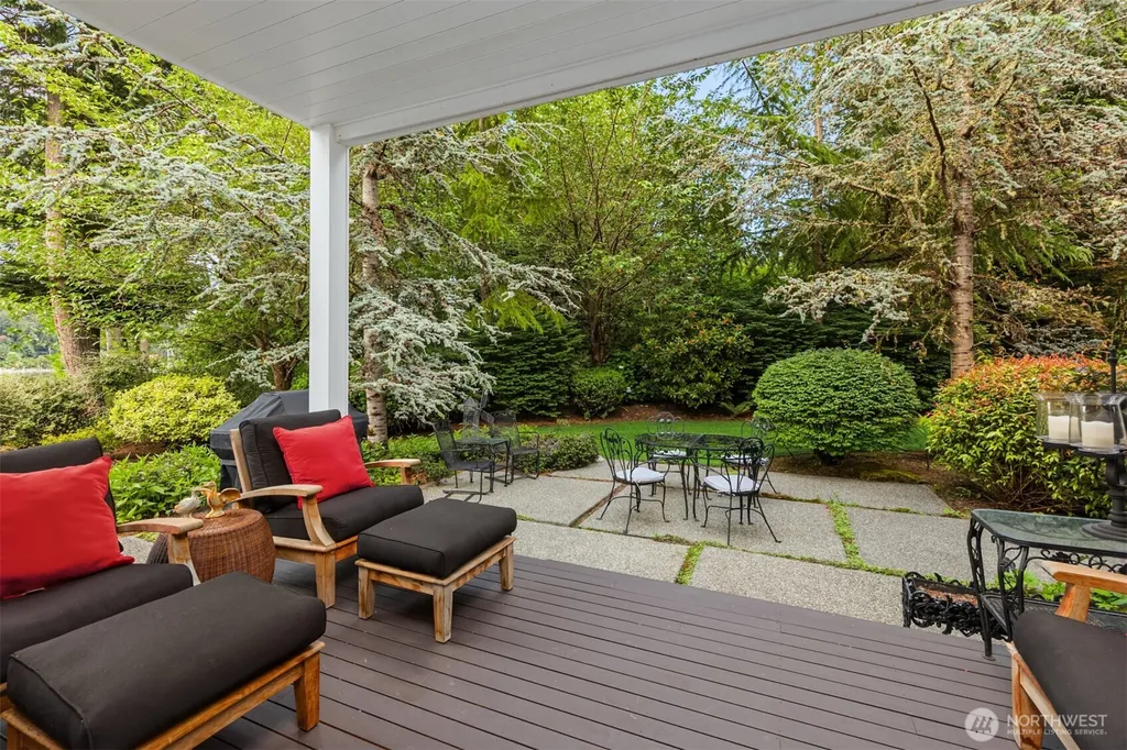 10374 Country Club Road Bainbridge Island WA 98110