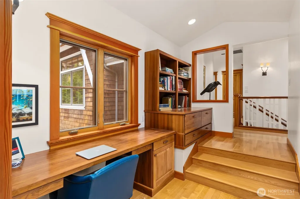 10374 Country Club Road Bainbridge Island WA 98110