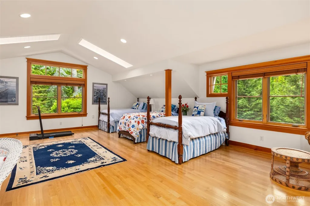 10374 Country Club Road Bainbridge Island WA 98110
