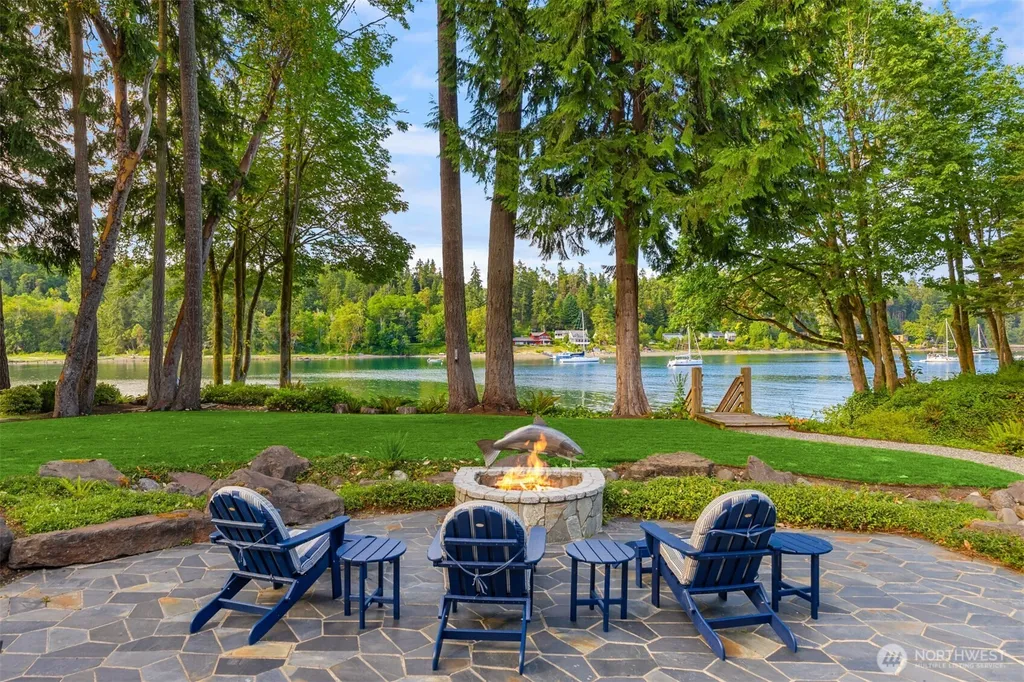 10374 Country Club Road Bainbridge Island WA 98110