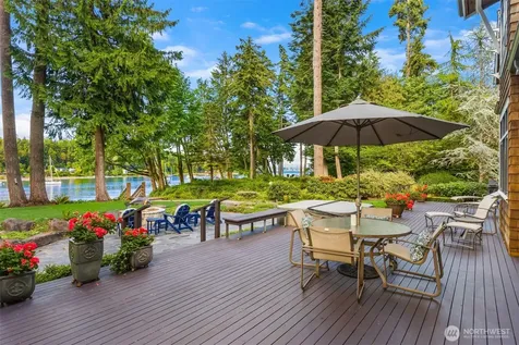 10374 Country Club Road Bainbridge Island WA 98110