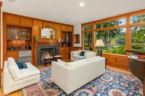 10374 Country Club Road Bainbridge Island WA 98110
