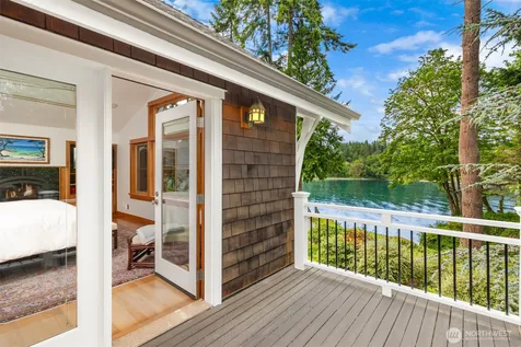 10374 Country Club Road Bainbridge Island WA 98110