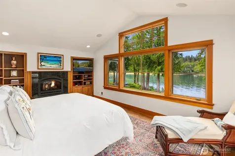 10374 Country Club Road Bainbridge Island WA 98110