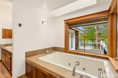 10374 Country Club Road Bainbridge Island WA 98110