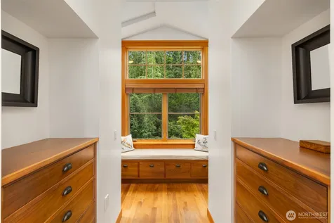 10374 Country Club Road Bainbridge Island WA 98110