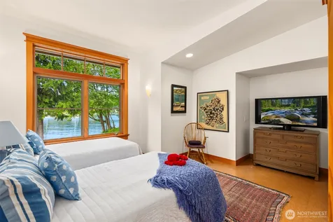 10374 Country Club Road Bainbridge Island WA 98110