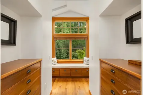 10374 Country Club Road Bainbridge Island WA 98110