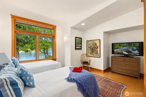 10374 Country Club Road Bainbridge Island WA 98110