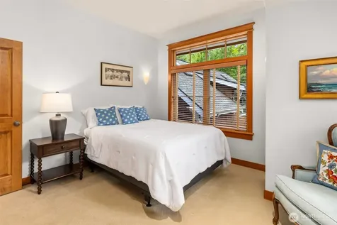 10374 Country Club Road Bainbridge Island WA 98110
