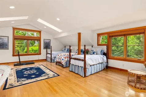 10374 Country Club Road Bainbridge Island WA 98110