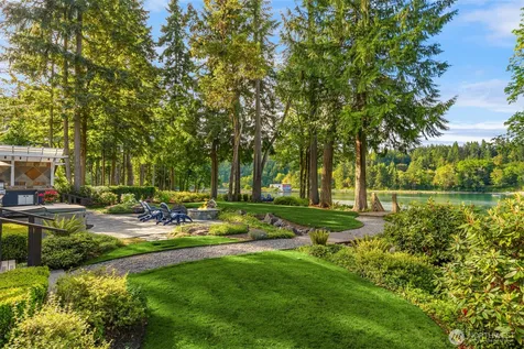 10374 Country Club Road Bainbridge Island WA 98110