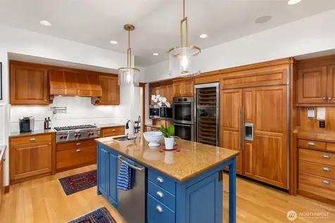 10374 Country Club Road Bainbridge Island WA 98110