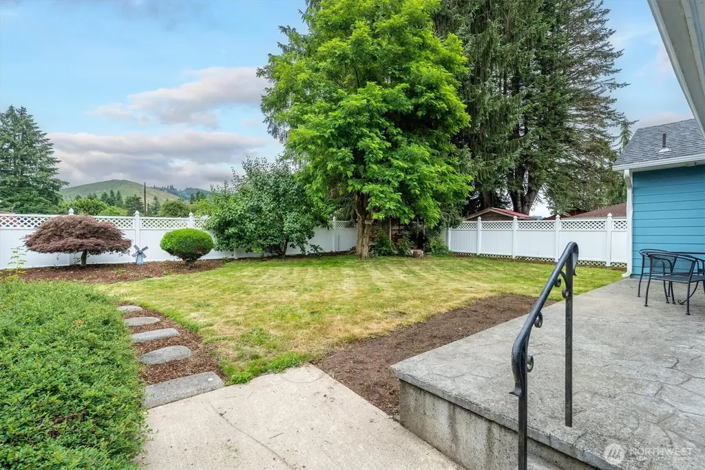 716 Woodard Avenue NE Castle Rock WA 98611