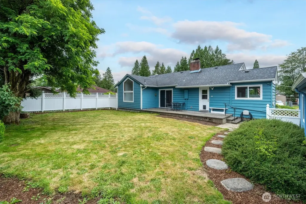 716 Woodard Avenue NE Castle Rock WA 98611