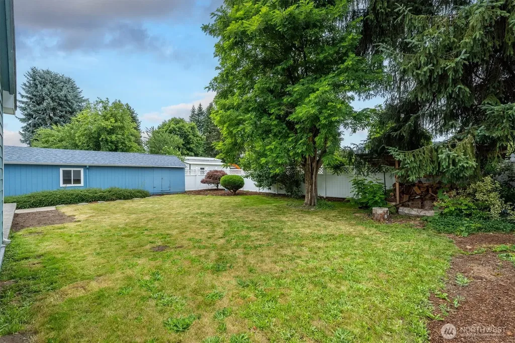 716 Woodard Avenue NE Castle Rock WA 98611