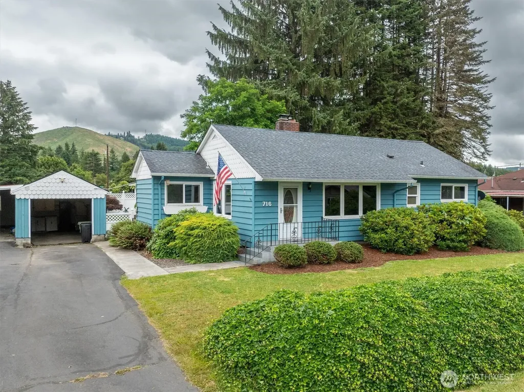 716 Woodard Avenue NE Castle Rock WA 98611