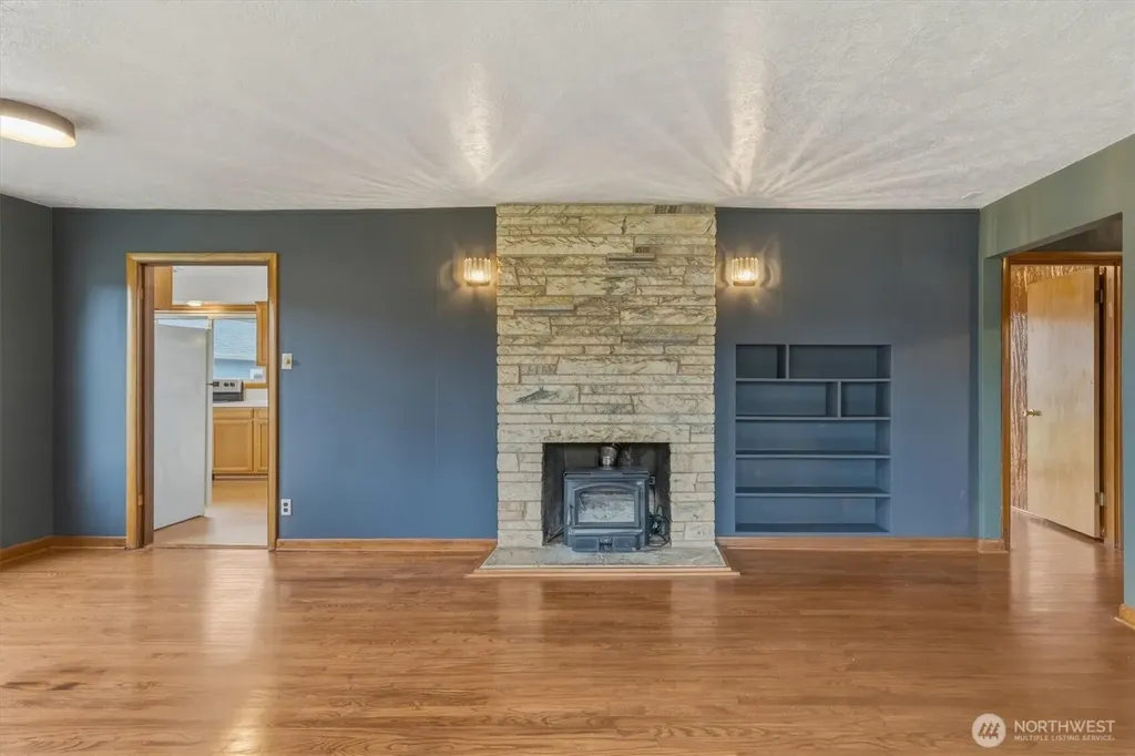 716 Woodard Avenue NE Castle Rock WA 98611