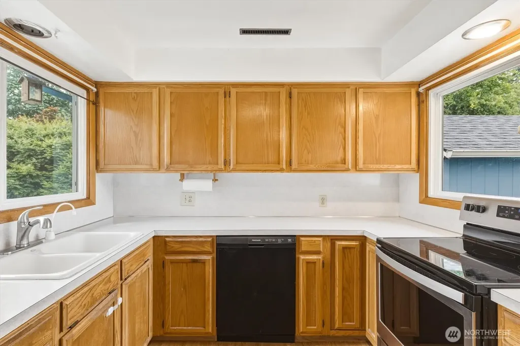 716 Woodard Avenue NE Castle Rock WA 98611