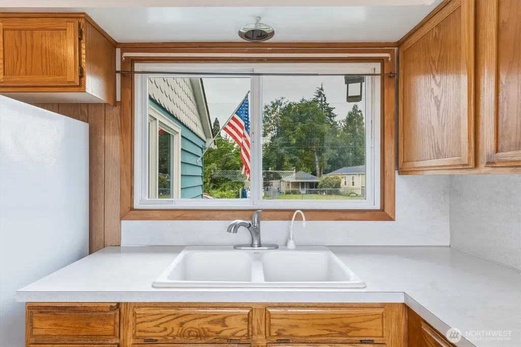 716 Woodard Avenue NE Castle Rock WA 98611