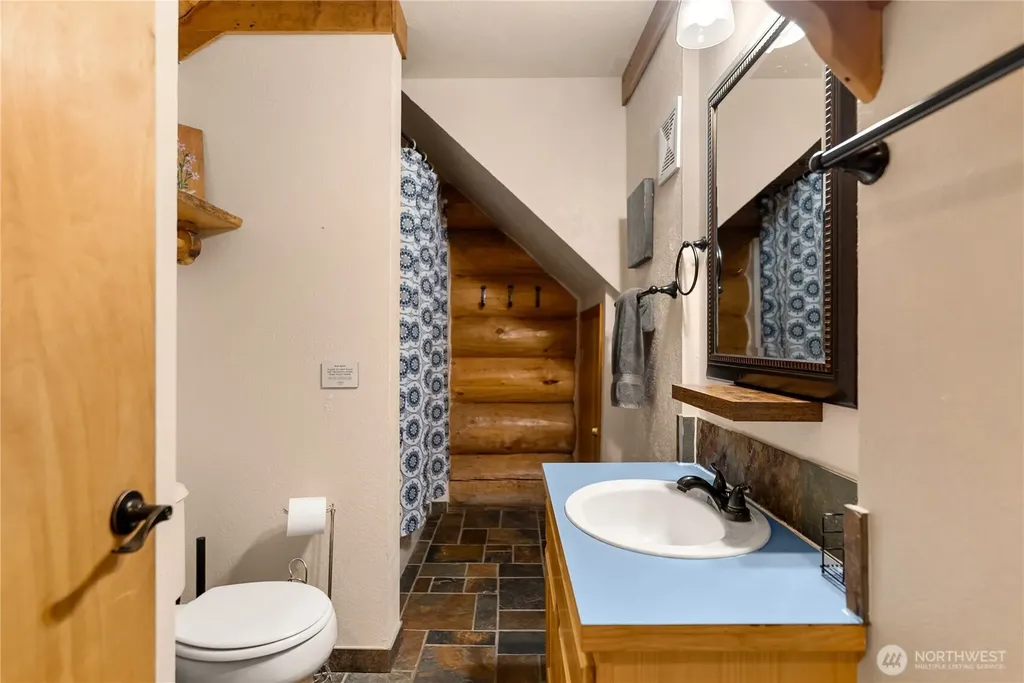 40 Wolf Ridge Lane Winthrop WA 98862
