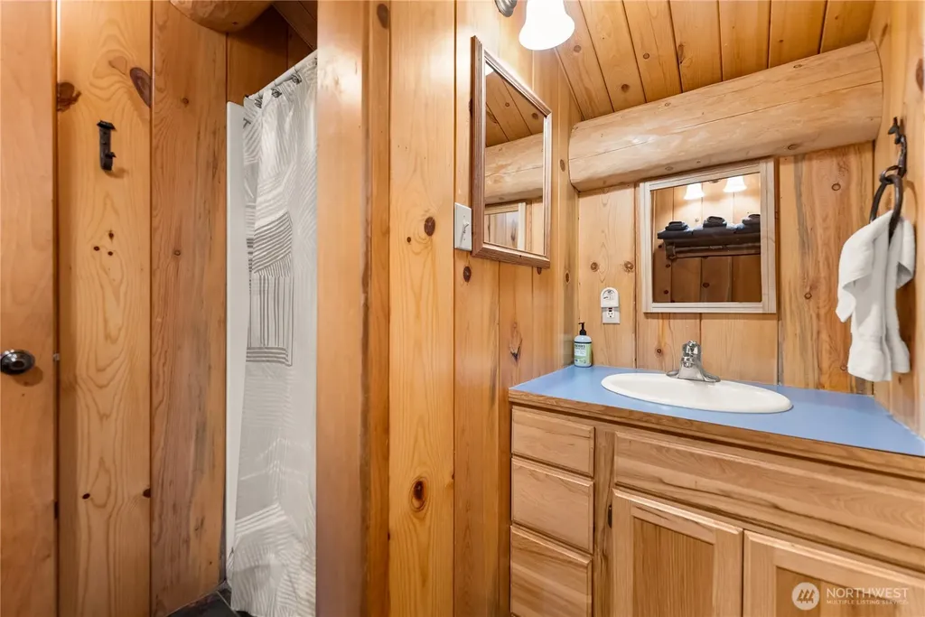 40 Wolf Ridge Lane Winthrop WA 98862