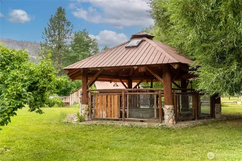 40 Wolf Ridge Lane Winthrop WA 98862