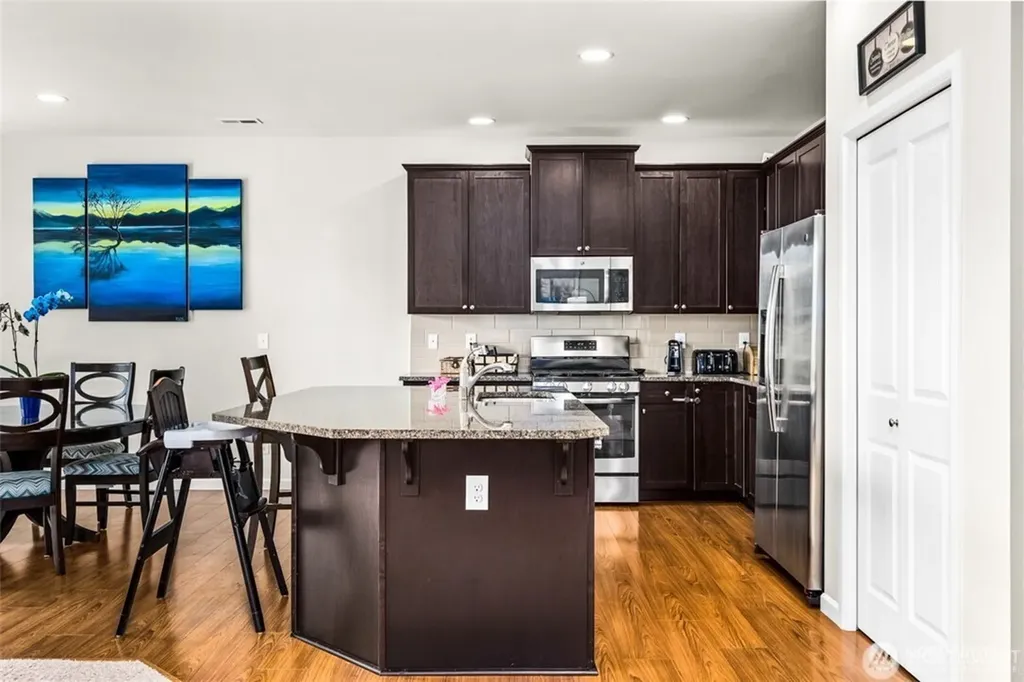 1112 27th Street NW Puyallup WA 98371