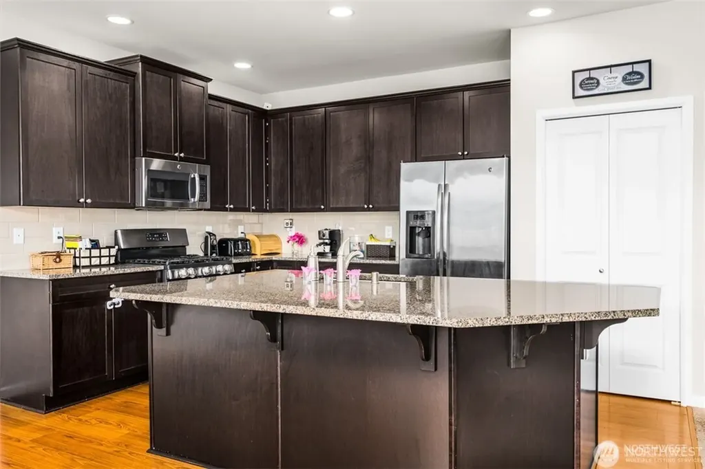 1112 27th Street NW Puyallup WA 98371