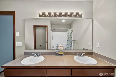 403 Jeff Street Mount Vernon WA 98274