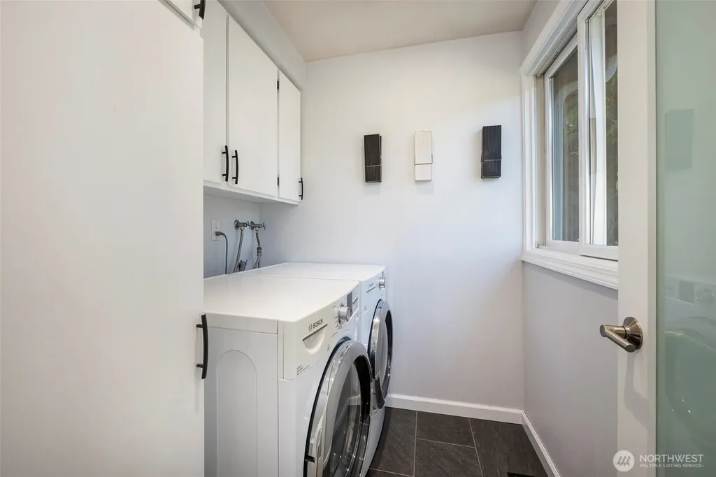 12011 6th Avenue NW Seattle WA 98177