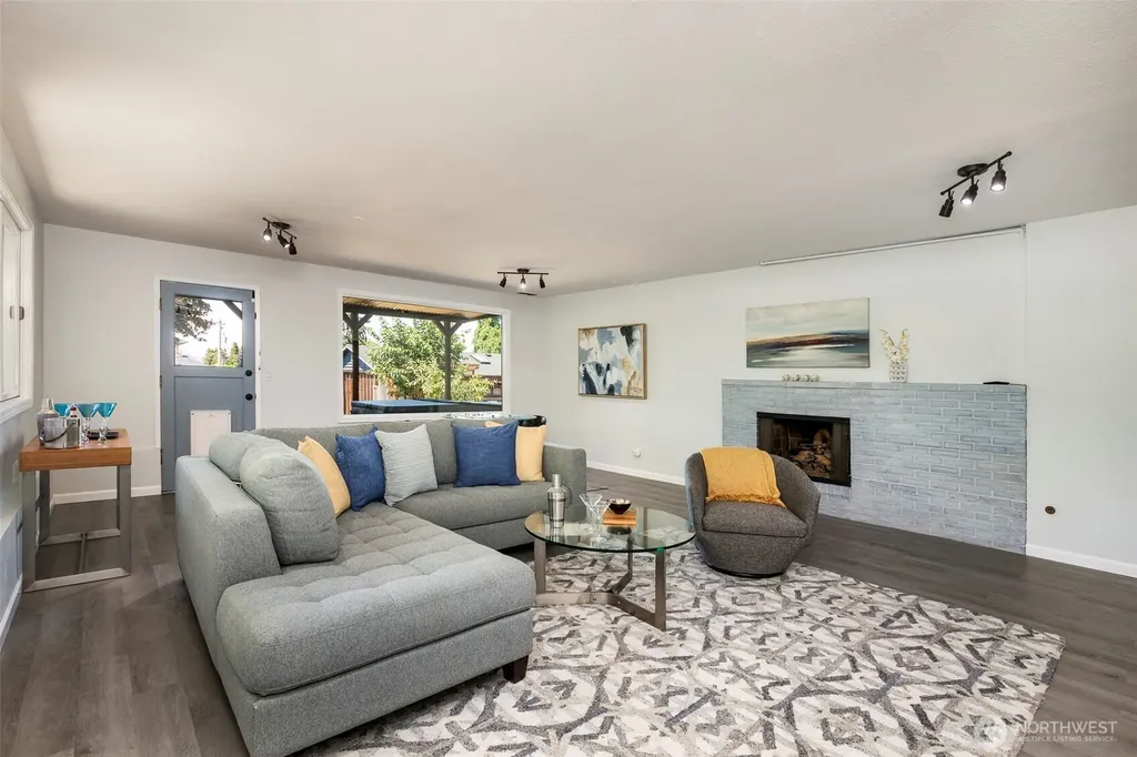 12011 6th Avenue NW Seattle WA 98177
